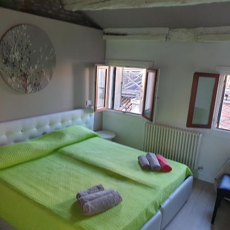Central Lovely Typical Rooms Rialto Venesia Ruang foto