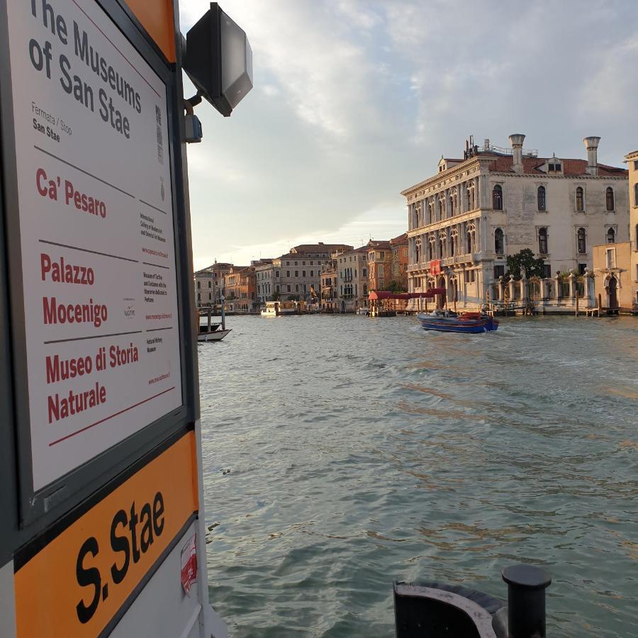 Central Lovely Typical Rooms Rialto Venesia Bagian luar foto