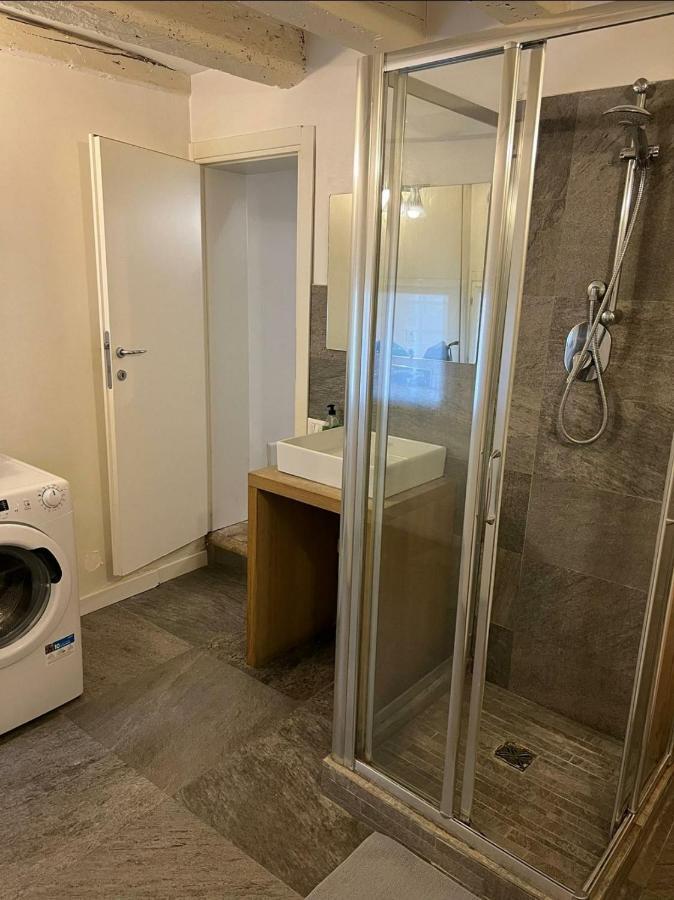 Central Lovely Typical Rooms Rialto Venesia Bagian luar foto