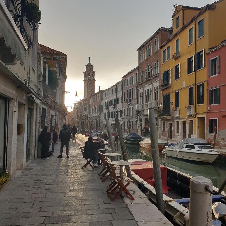 Central Lovely Typical Rooms Rialto Venesia Bagian luar foto